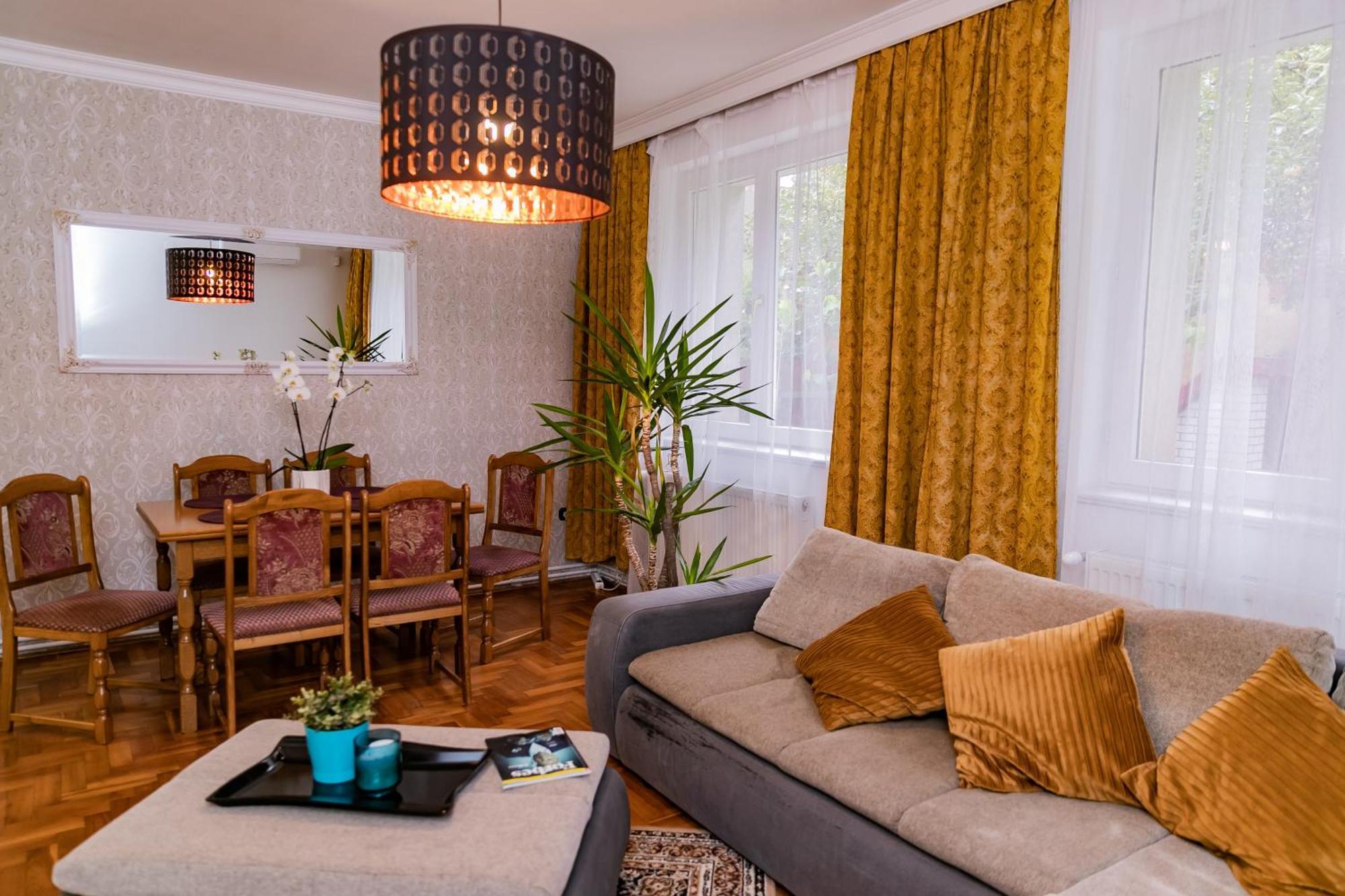 Center House - Otthon, Csak Mashol! *