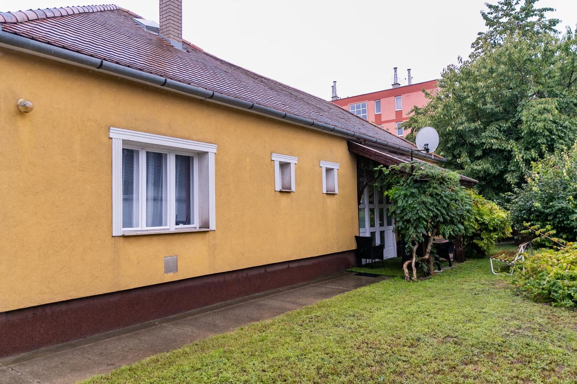 Center House - Otthon, Csak Mashol! Apartment Dunaujvaros