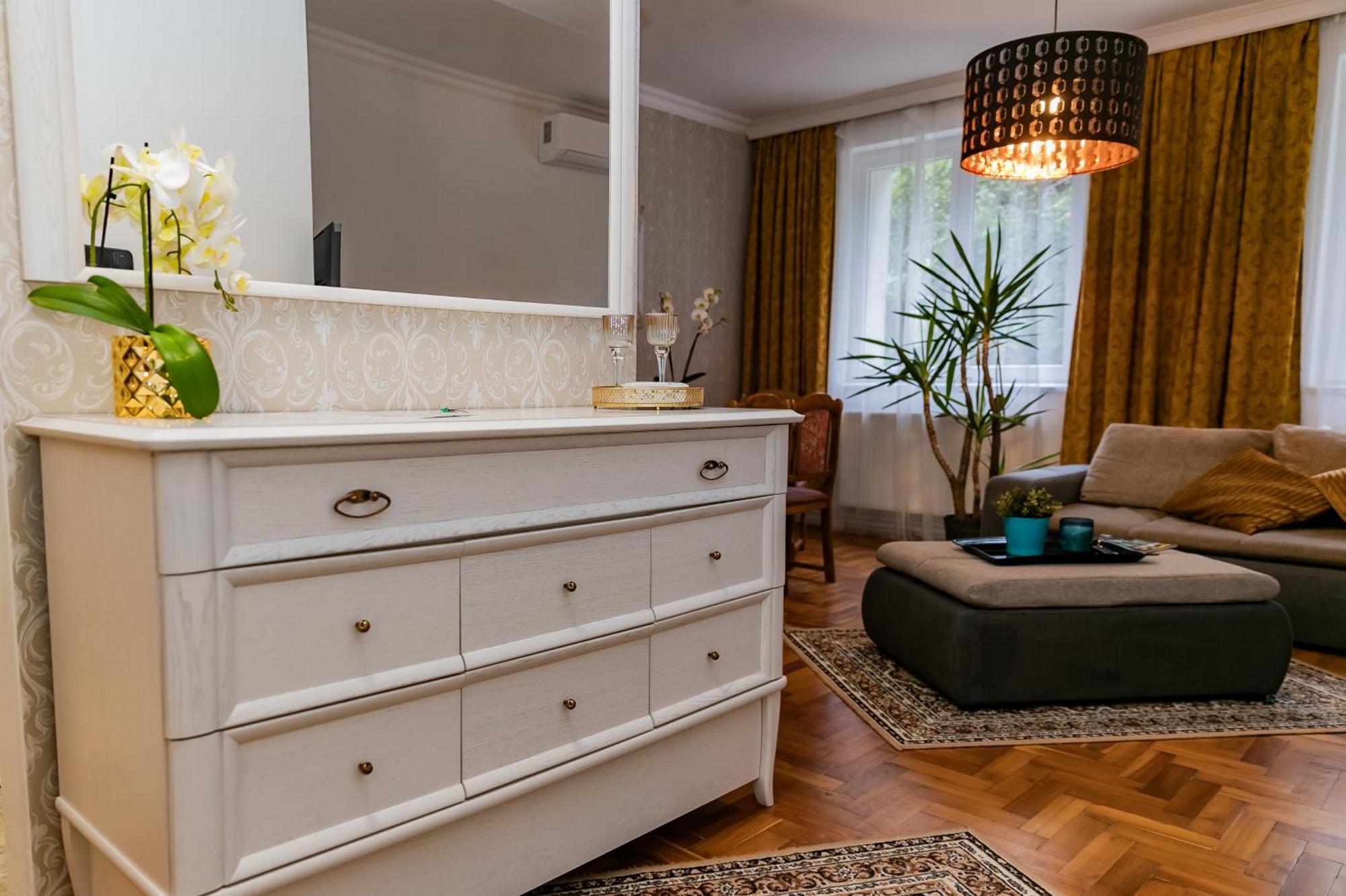 Center House - Otthon, Csak Mashol! Apartment Dunaujvaros